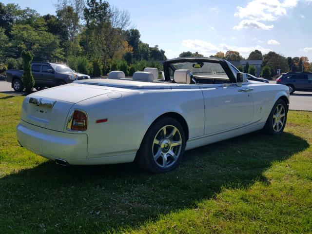 Nhưng phần đuôi xe lại không bị thiệt hại gì Nhưng phần đuôi xe lại không bị thiệt hại gì