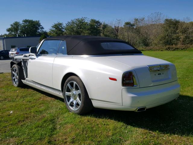 Chiếc Rolls-Royce Phantom Drophead Coupe Series II này được rao bán chỉ bằng 1/6 giá xe nguyên bản Chiếc Rolls-Royce Phantom Drophead Coupe Series II này được rao bán chỉ bằng 1/6 giá xe nguyên bản