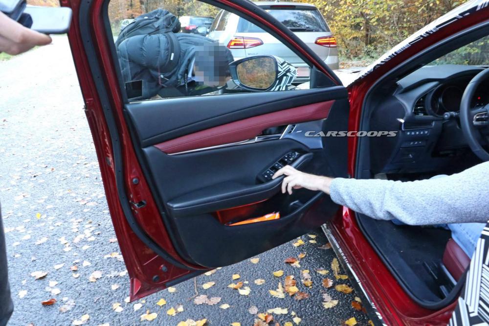 Chiếc Mazda3 Hatchback 2019 trên đường thử có vẻ thuộc bản cao cấp Chiếc Mazda3 Hatchback 2019 trên đường thử có vẻ thuộc bản cao cấp