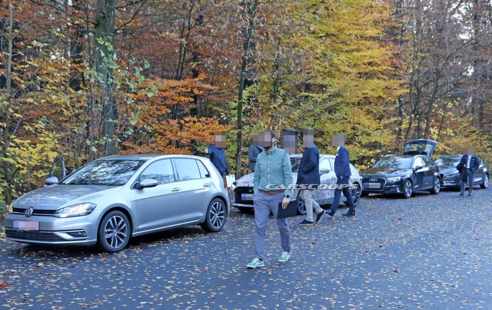 Đoàn xe chạy thử bao gồm Volkswagen Golf, Mazda3 mới, cũ và Audi A3 Đoàn xe chạy thử bao gồm Volkswagen Golf, Mazda3 mới, cũ và Audi A3