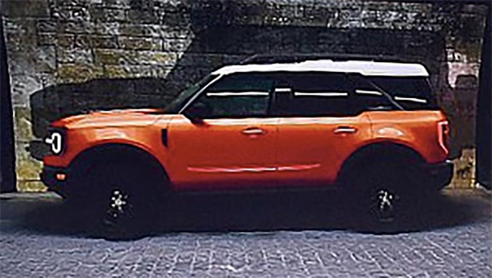 Nóc màu trắng tương phản của tiểu Ford Bronco