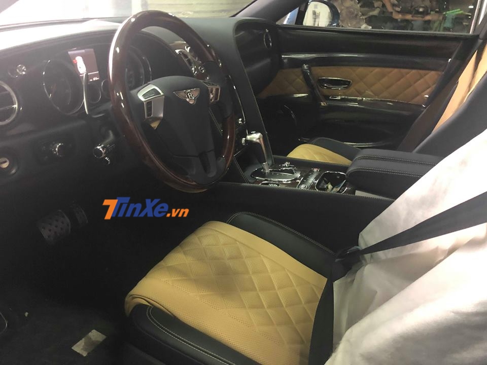 Nội thất chiếc xe siêu sang Bentley Flying Spur V8 S đầu tiên việt nam
