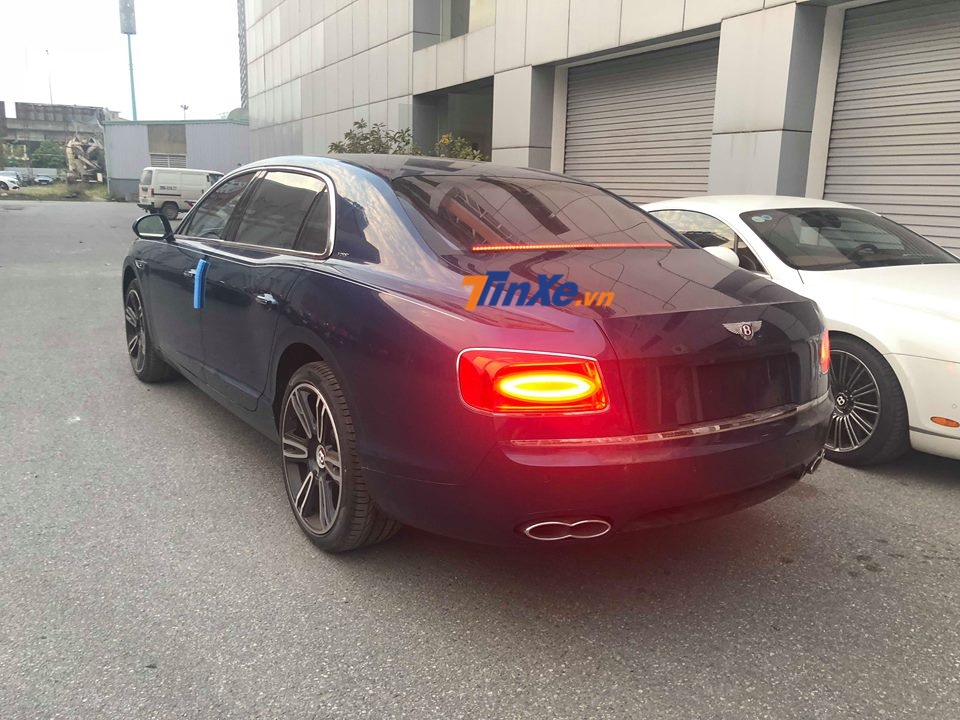 Giá bán Bentley Flying Spur V8 S chính hãng chưa được tiết lộ