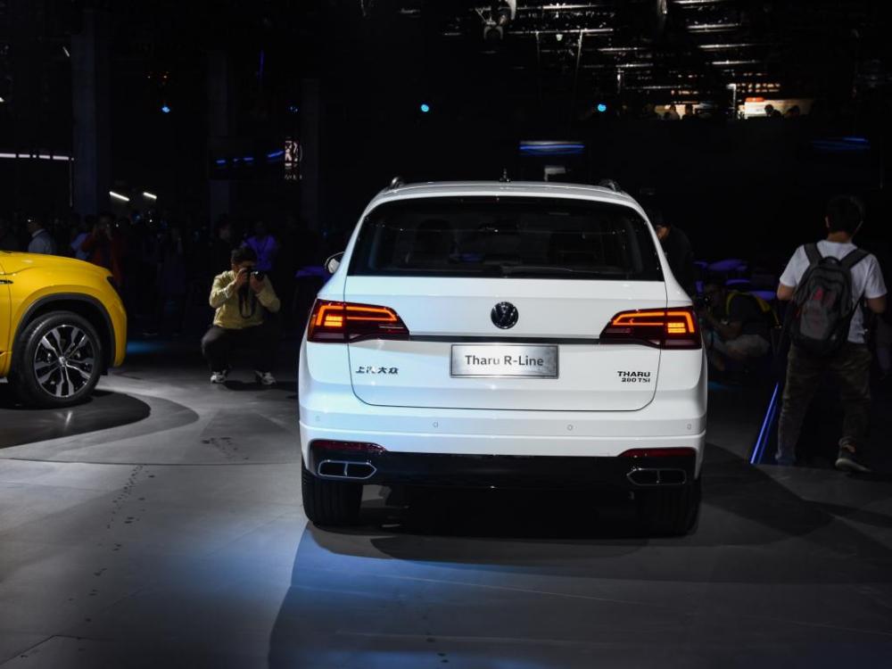 Volkswagen Tharu R-Line mới có 4 ống xả mạ crôm