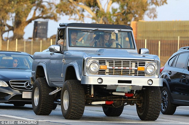 Chiếc Ford Bronco của Butler khi chưa bị cháy Chiếc Ford Bronco của Butler khi chưa bị cháy