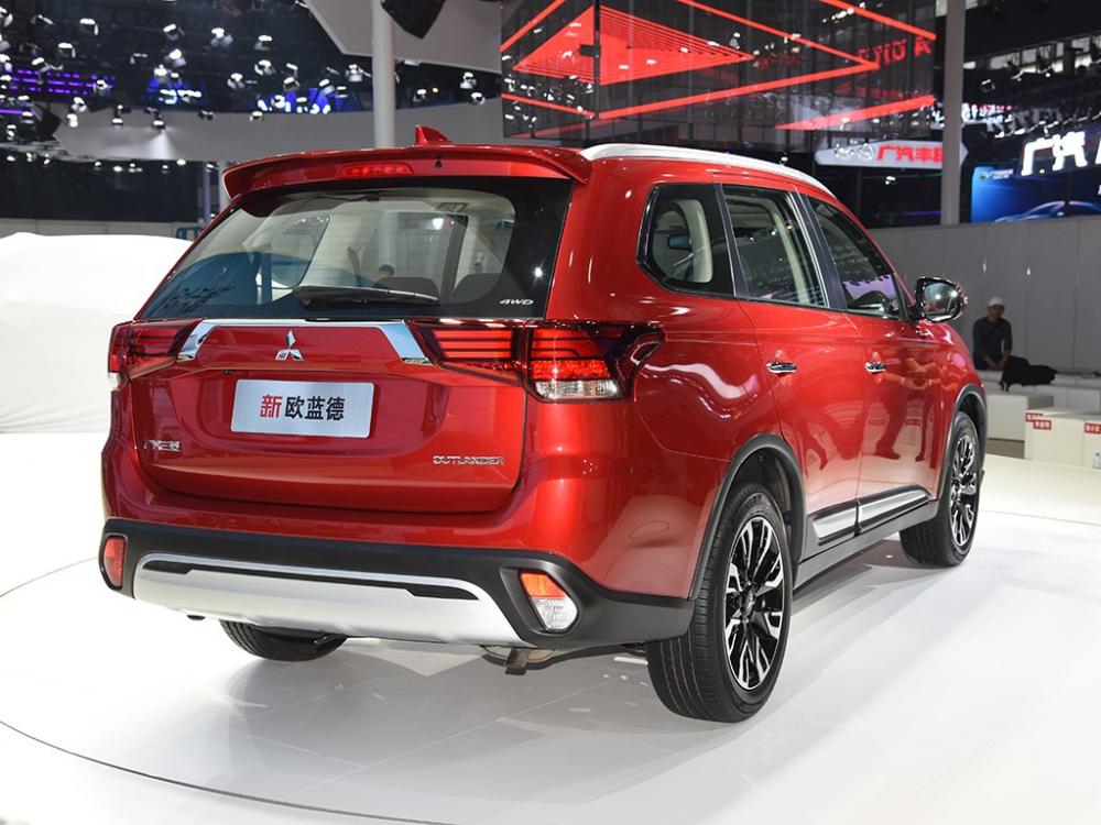 Phía sau của Mitsubishi Outlander 2019
