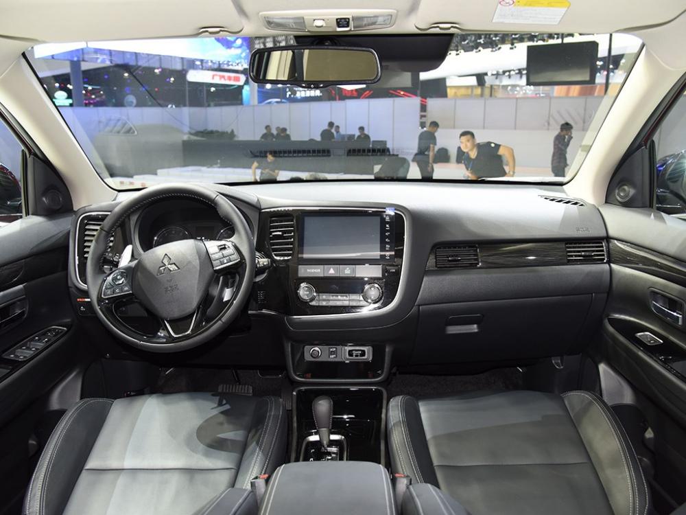 Nội thất của Mitsubishi Outlander 2019