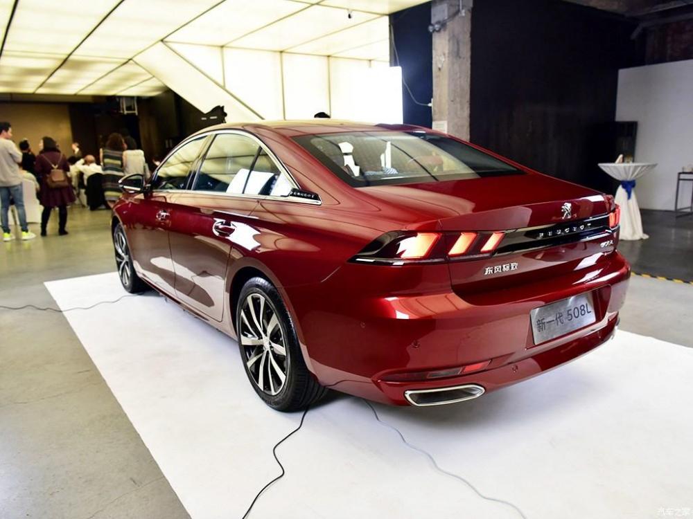 Peugeot 508L 2019 nhìn từ phía sau Peugeot 508L 2019 nhìn từ phía sau