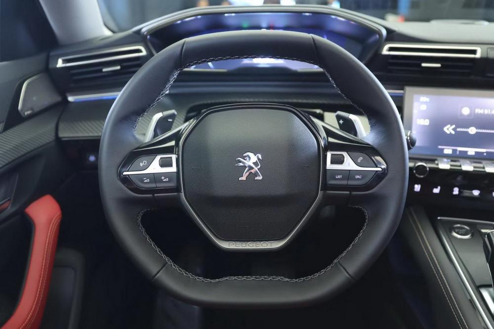 Cận cảnh vô lăng của Peugeot 508L 2019 Cận cảnh vô lăng của Peugeot 508L 2019