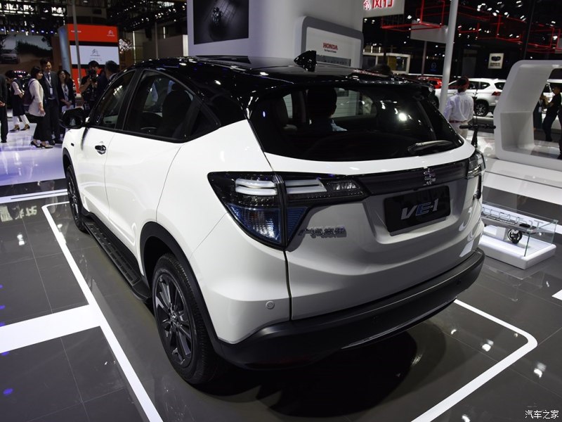 Honda VE1 được trang bị các cột và nóc màu đen