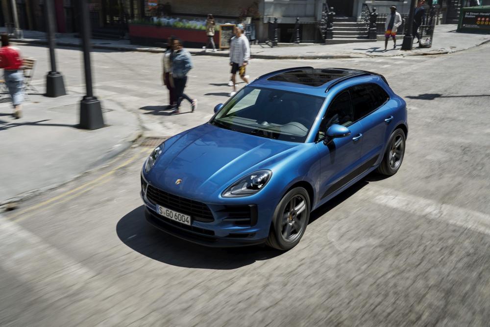 Góc nhìn từ trên xuống của Porsche Macan 2019