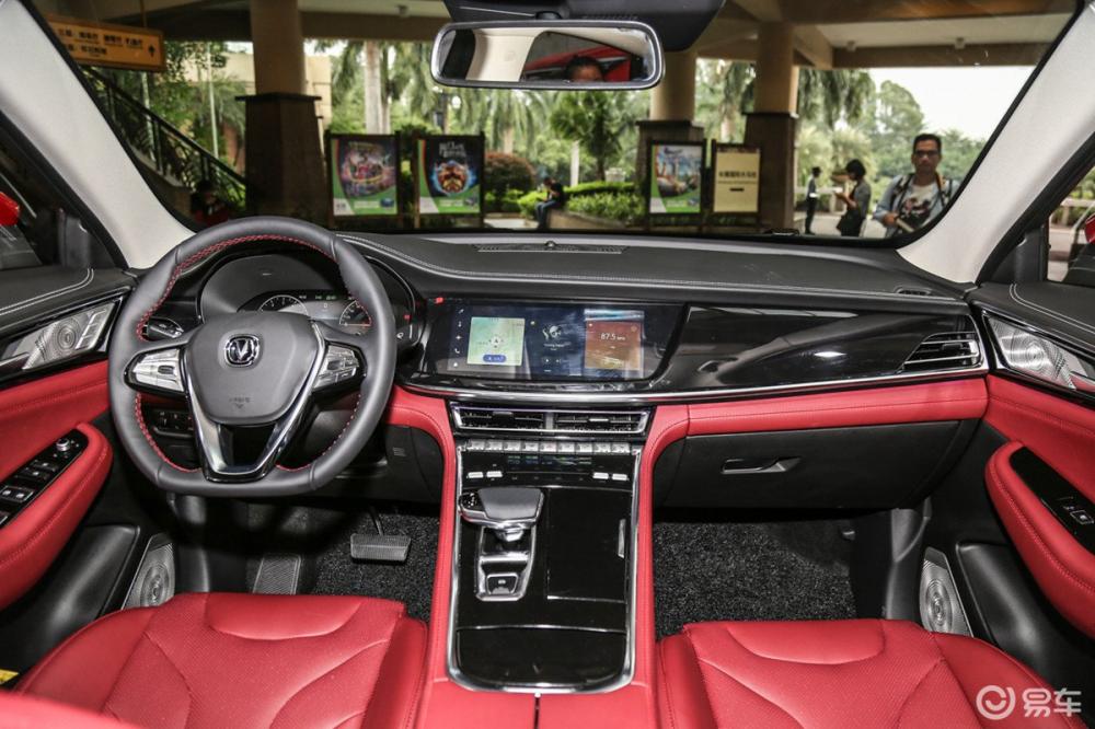 Khoang lái của Changan CS85 Coupe