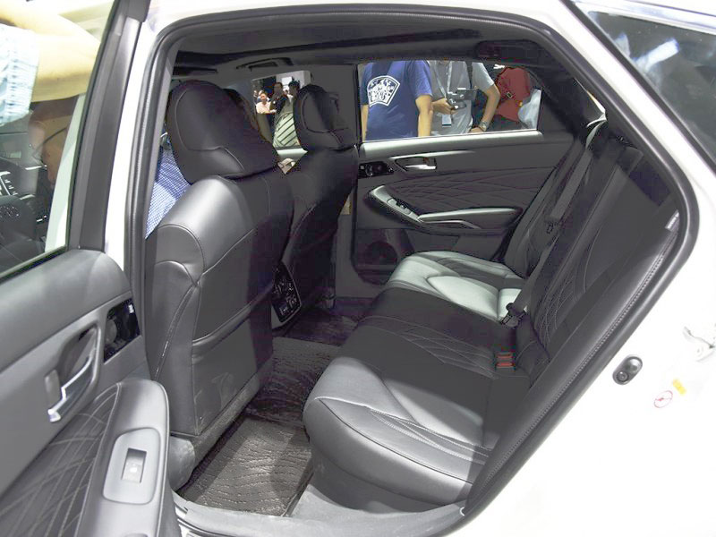 Kích thước tăng giúp nới rộng không gian cho hàng ghế sau Kích thước tăng giúp nới rộng không gian cho hàng ghế sau