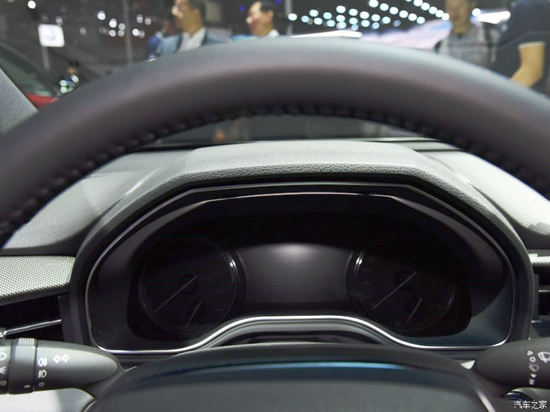 Bảng đồng hồ sau vô lăng của Toyota Avalon 2019 Bảng đồng hồ sau vô lăng của Toyota Avalon 2019