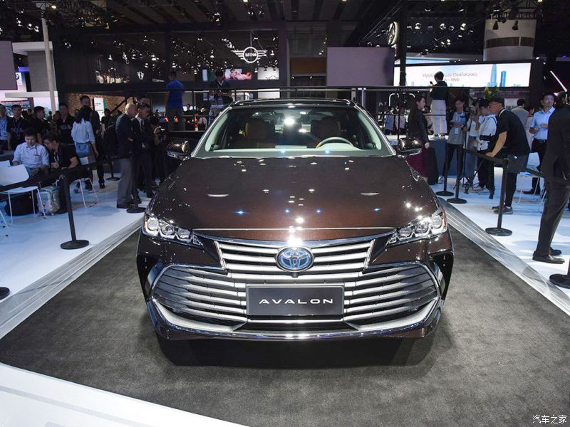 Cận cảnh thiết kế đầu xe của Toyota Avalon 2019 Cận cảnh thiết kế đầu xe của Toyota Avalon 2019