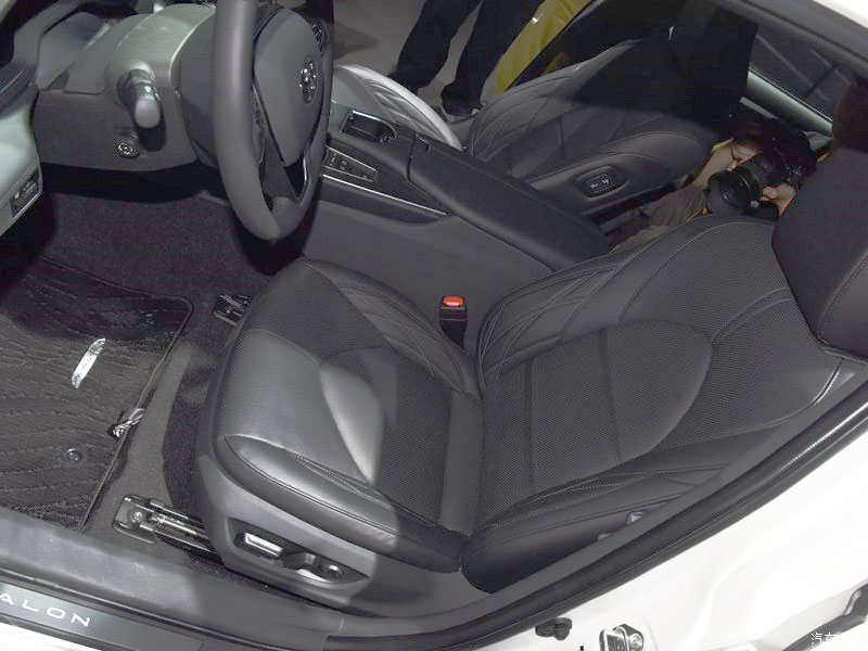 Ghế trước của Toyota Avalon 2019 Ghế trước của Toyota Avalon 2019