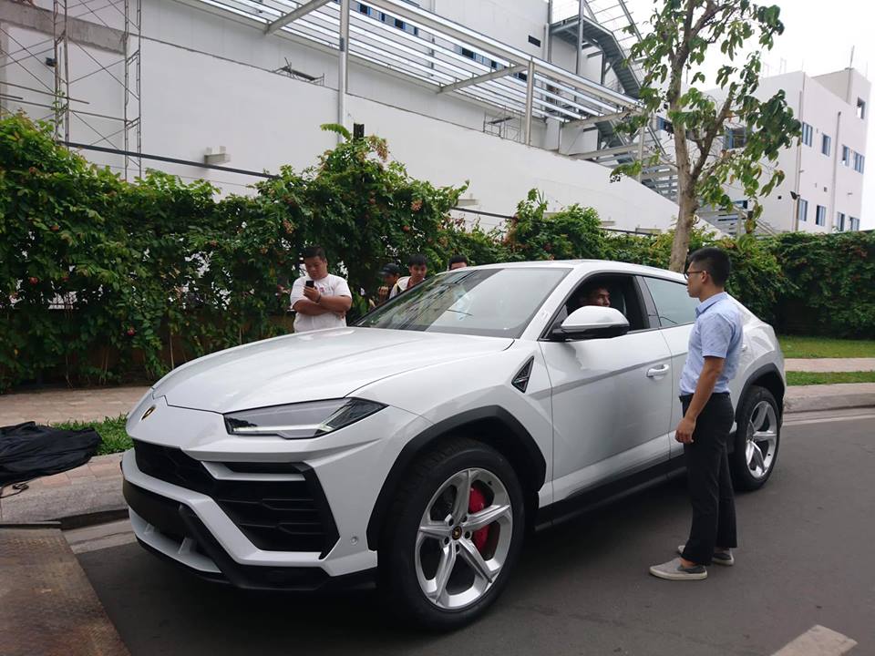 Siêu SUV Lamborghini Urus đầu tiên tại Việt Nam