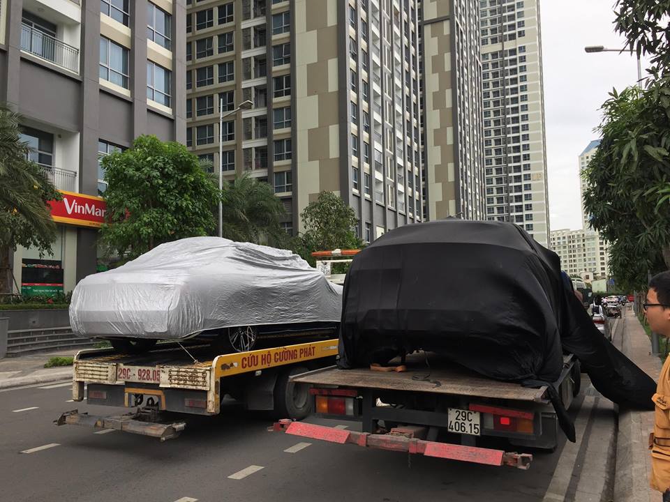 Chiếc siêu SUV Lamborghini Urus và xe siêu sang Bentley Flying Spur V8 S đầu tiên tại Việt Nam đã đặt chân vào Tp.HCM