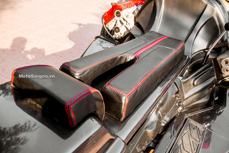 Yên xe được chế tạo đặc biệt, cũng rất giống với Wazuma V8F Yên xe được chế tạo đặc biệt, cũng rất giống với Wazuma V8F