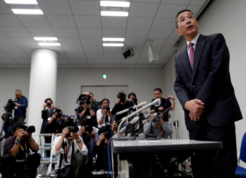CEO Nissan, ông Hiroto Saikawa trả lời trước báo chí về chuyện bắt giữ ông Carlos Ghosn