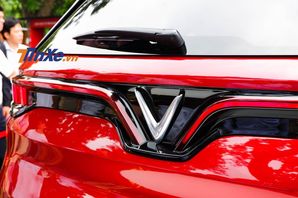 VinFast LUX SA2.0 chính thức được ra mắt Việt Nam, giá đợt 1 là 1,136 tỷ đồng, chưa thuế VinFast LUX SA2.0 chính thức được ra mắt Việt Nam, giá đợt 1 là 1,136 tỷ đồng, chưa thuế