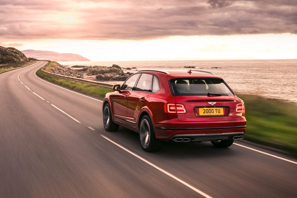 Bentley Bentayga V8 chính hãng dự kiến có giá bán dao động từ 16,2 đến 18 tỷ đồng