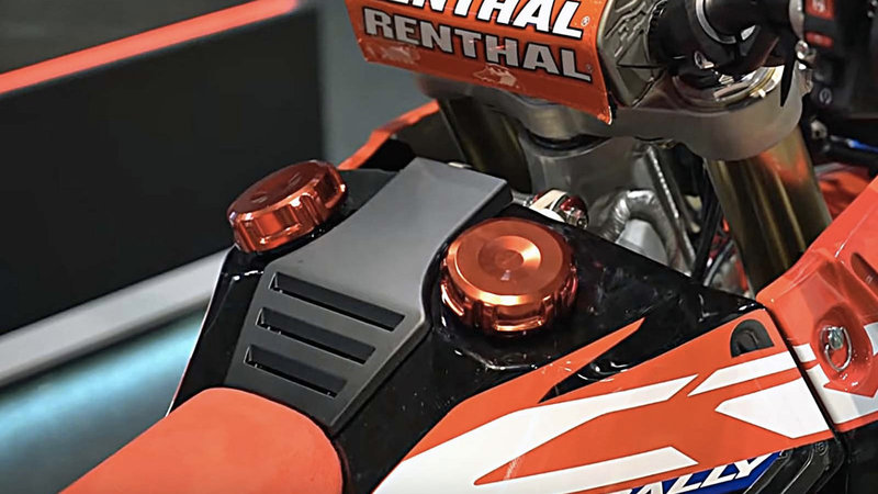 Xe có hai bình xăng dung tích lớn Xe có hai bình xăng dung tích lớn