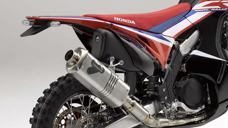 Ống xả Termignoni và hộp chứa dụng cụ Ống xả Termignoni và hộp chứa dụng cụ