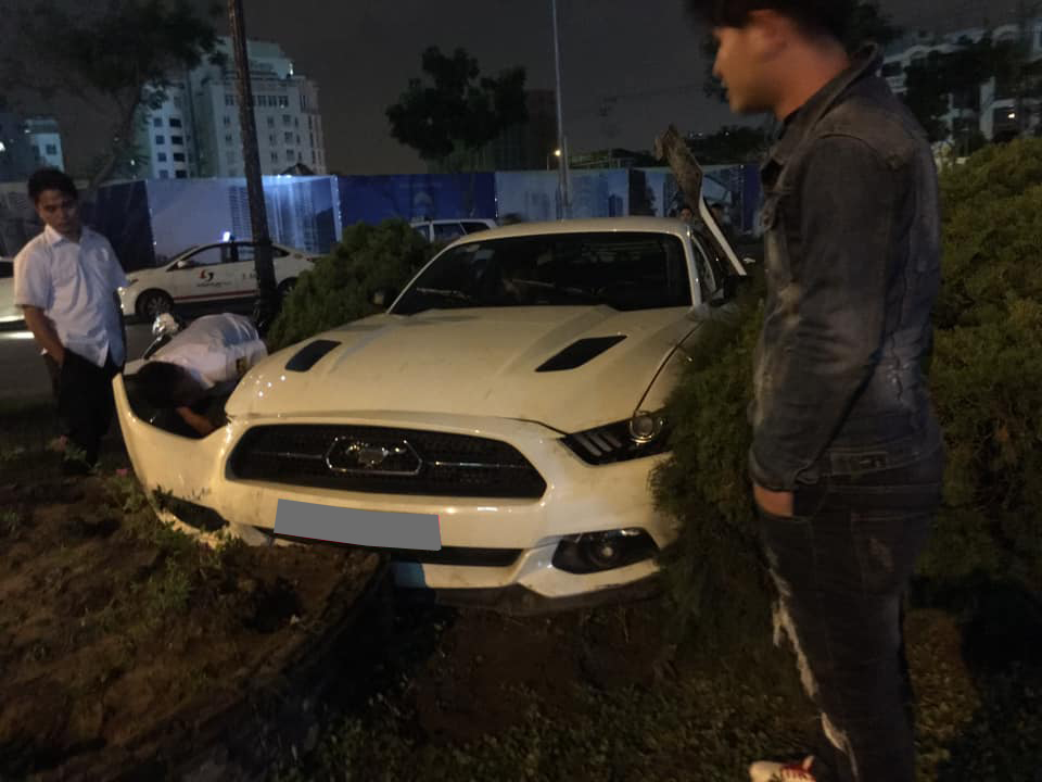 Hàng hiếm Ford Mustang GT 5.0 Limited Edition gặp nạn tại Đà Nẵng vào tối qua
