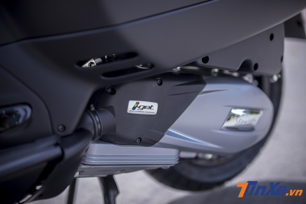 Động cơ iGet dung tích 155,1cc là điểm nổi bật trên Vespa GTS Notte 150cc.