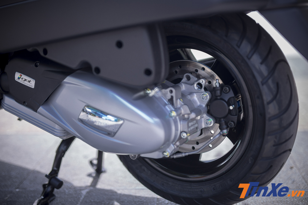 Hệ thống chống bó cứng phanh ABS trên cả hai kênh là điểm an toàn nổi trội của Vespa GTS Notte 150cc. Hệ thống chống bó cứng phanh ABS trên cả hai kênh là điểm an toàn nổi trội của Vespa GTS Notte 150cc.