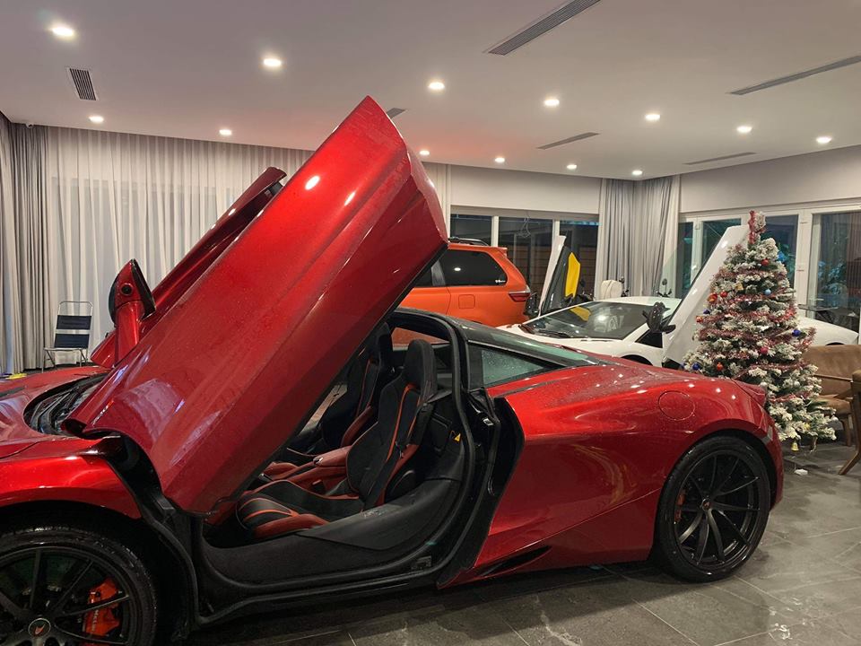 McLaren 720S tung cánh cùng Lamborghini Aventador màu trắng có gói độ body kit Vorsteiner 