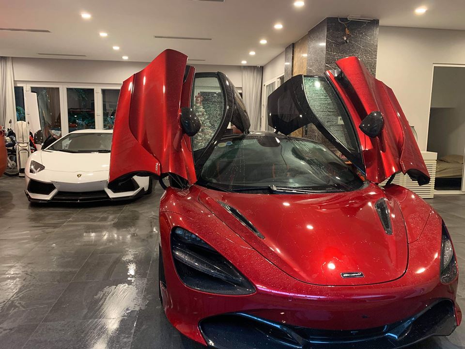 Chiếc McLaren 720S màu đỏ Memphis độc nhất Việt Nam về chung chuồng với Lamborghini Aventador LP700-4 chính hãng duy nhất thời điểm hiện tại.