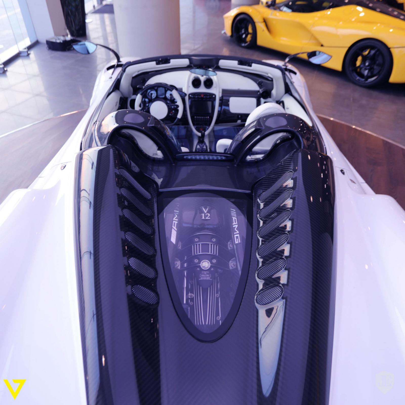 Và sợi carbon bóng