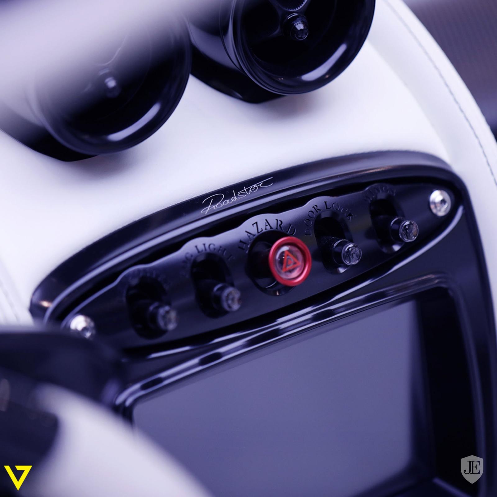 Trái tim này trên Pagani Huayra mui trần mang đến công suất tối đa 764 mã lực 