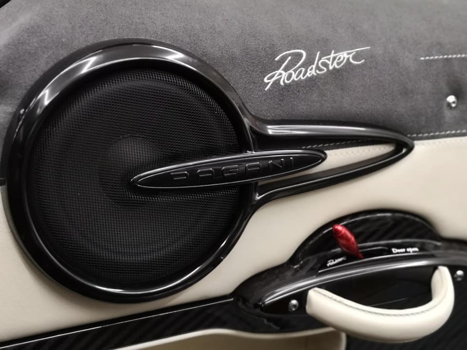 Pagani Huayra mui trần