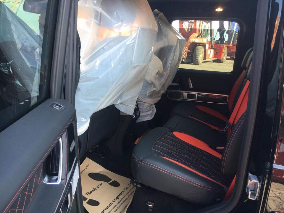 Nội thất của Mercedes-AMG G63 Edition 1 có ghế ngồi bọc da 2 tông màu