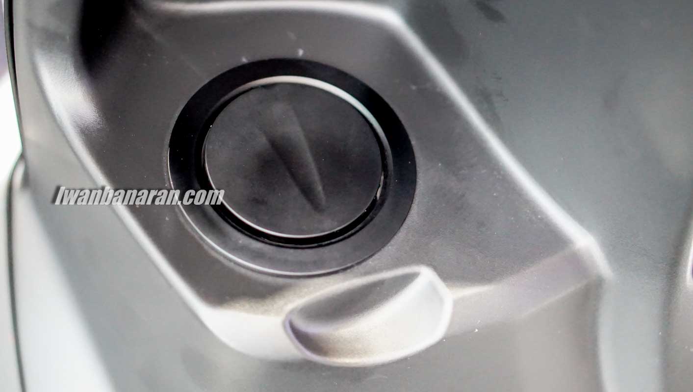Bình xăng và nắp xăng có bố trí tương tự xe Yamaha Grande