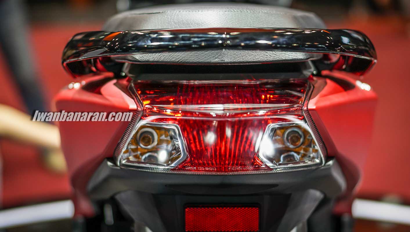 Cụm đèn hậu tích hợp đèn xinhan