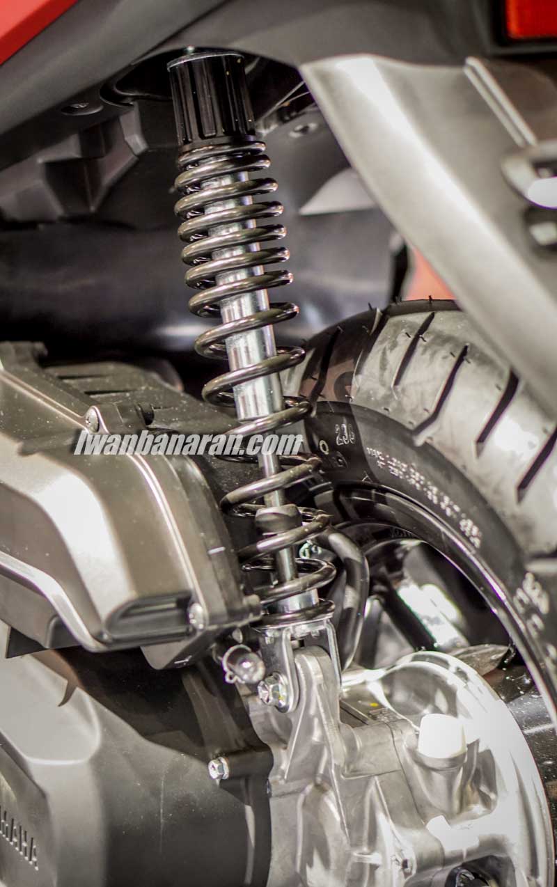 Giảm xóc lò xo trụ đơn phía sau