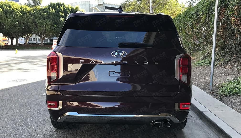 Hyundai Palisade 2020 nhìn từ phía sau