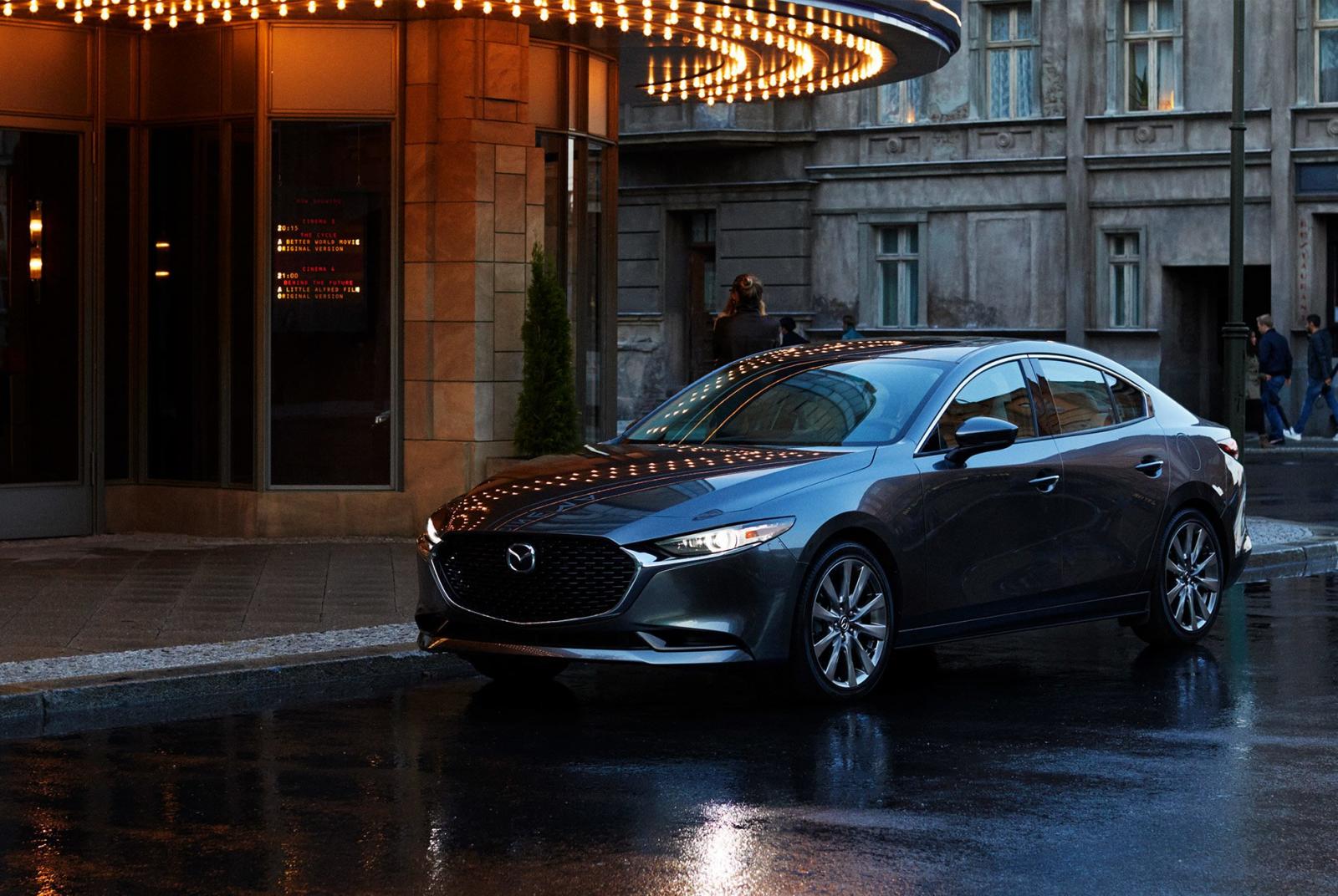 Mazda3 2019 được trang bị cụm đèn pha thanh mảnh, nối liền với lưới tản nhiệt Mazda3 2019 được trang bị cụm đèn pha thanh mảnh, nối liền với lưới tản nhiệt