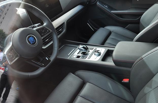 Vị trí lái của BYD Tang EV600