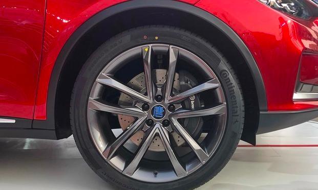 Thiết kế la-zăng 5 chấu kép của BYD Tang EV600