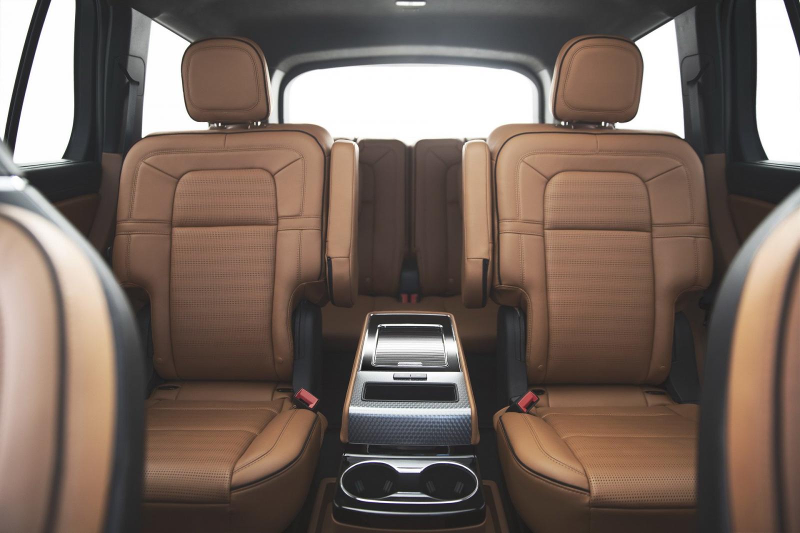 Vị trí ngồi phía sau của Lincoln Aviator 2020