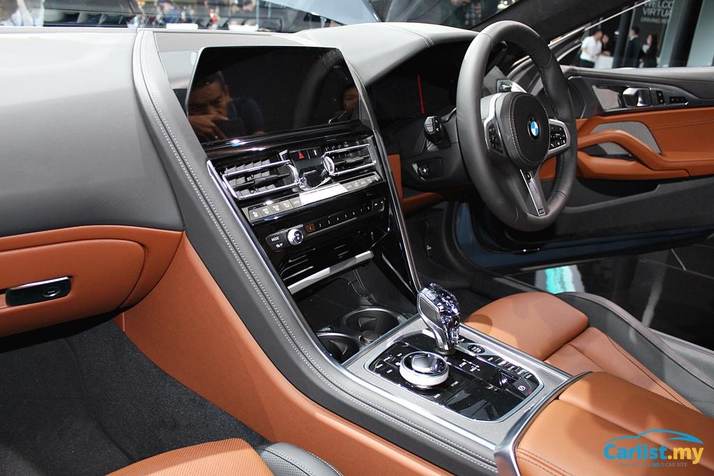 BMW 8-Series Coupe 2019 được trang bị màn hình cảm ứng 10,25 inch