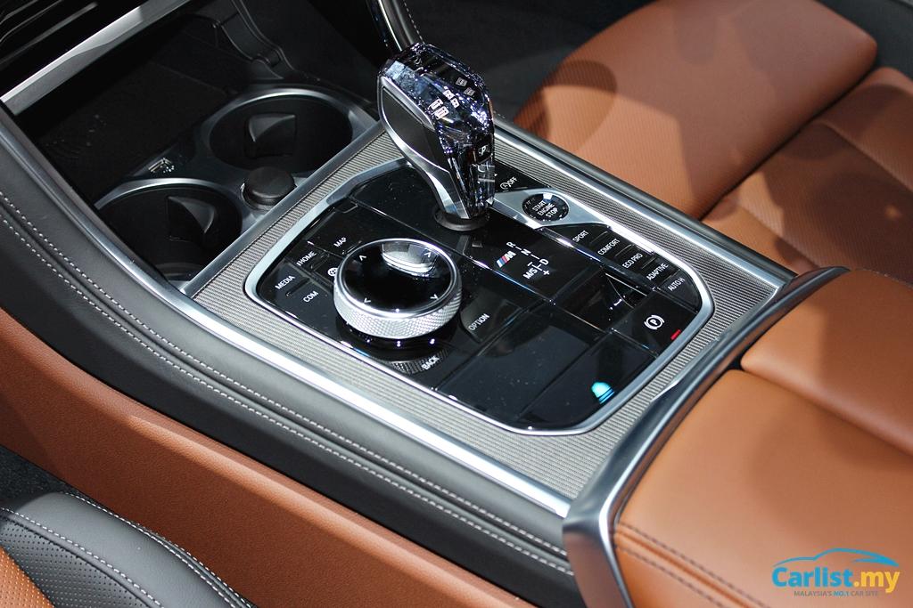 BMW 8-Series Coupe 2019 được trang bị nhiều chi tiết bằng thủy tinh