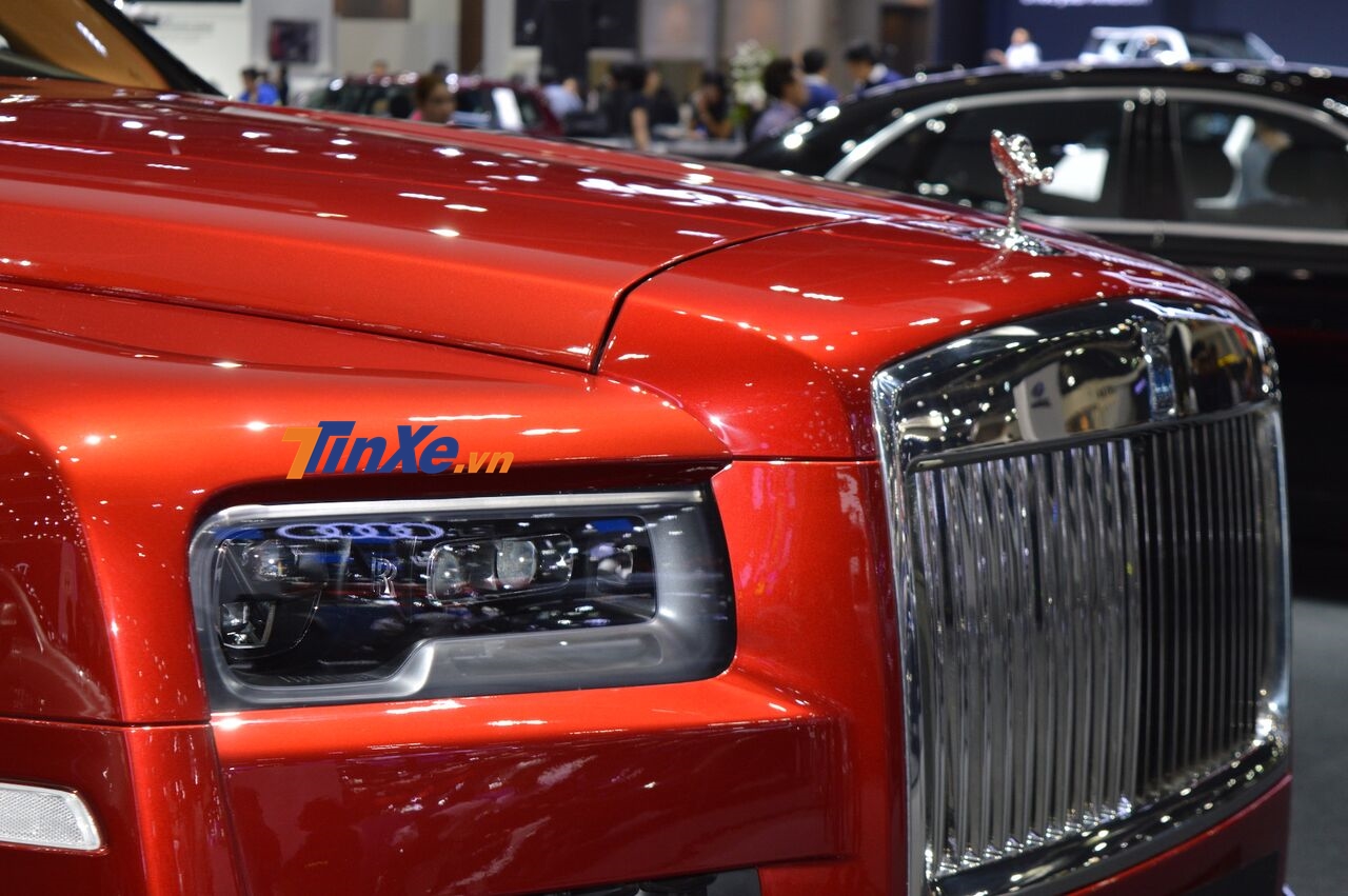 Lưới tản nhiệt hình đền Pantheon đặc trưng của Rolls-Royce