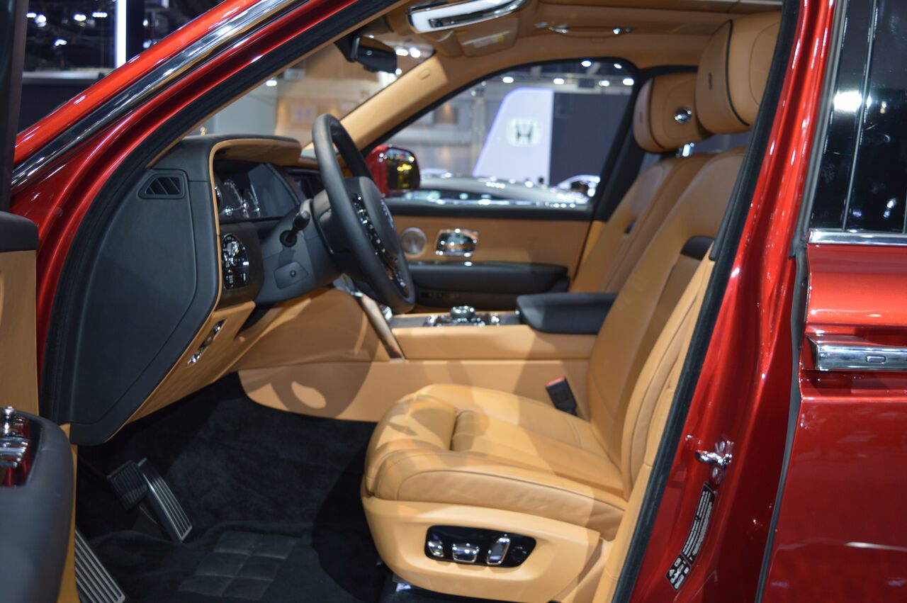 Khoang tài xế của Rolls-Royce Cullinan