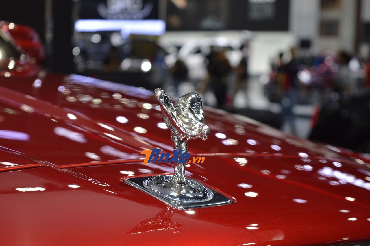  Biểu tượng Spirit of Ecstasy vẫn xuất hiện trên Rolls-Royce Cullinan 